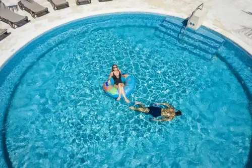 OEF-Jacuzzi-El-Beso-2 (1)