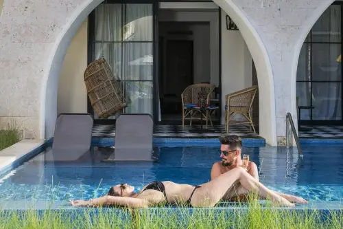 OEF-Junior-Suite-Swim-Up-El-Beso-6 (1)