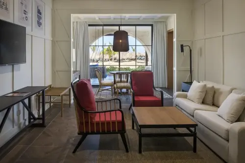 OEF-Royal-Master-Suite-El-Beso-4