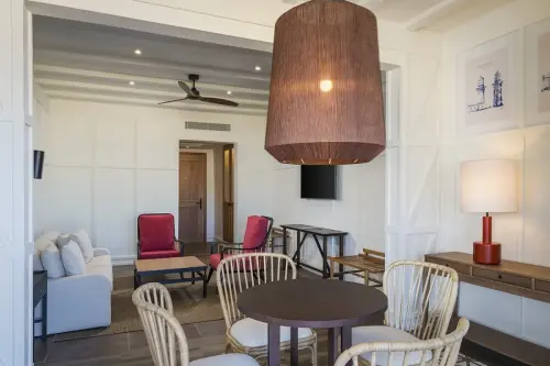 OEF-Royal-Master-Suite-El-Beso-5