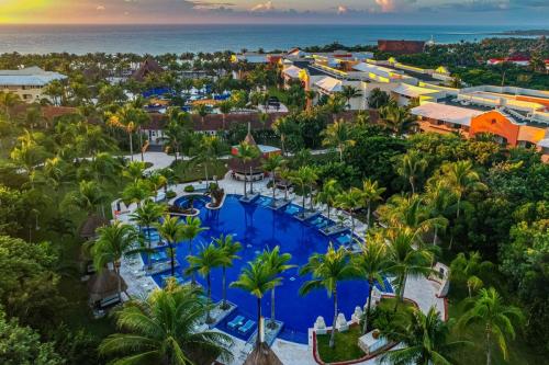 RIV-Barcelo-Maya-Grand-Resort-Pool-Adults-Only-001
