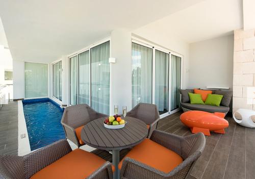 Swank Plunge Pool Suite