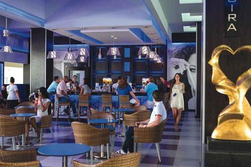 bar-lounge-riu-republica tcm55-229796