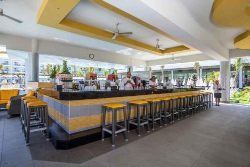 bar-poolside-riu-republica-2 tcm55-229792