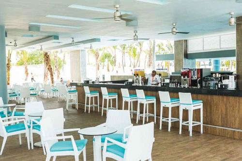 bar-poolside-riu-republica tcm55-229791