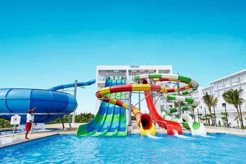 hotel-riu-palace-costa-mujeres-splash-water-world tcm55-212063-1