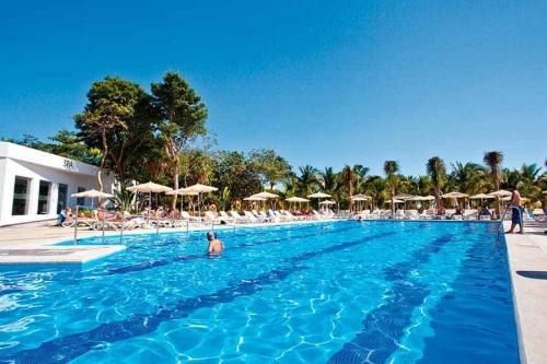 pool-riu-palace-mexico-3 tcm55-226382