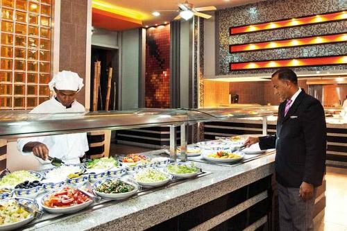 restaurante-menu-riu-naiboa-4 tcm55-229751