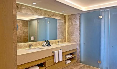 rsrc-chairman-suite-lr-13-63e116d278d69